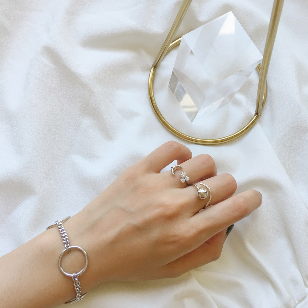 A018月亮锆石戒指