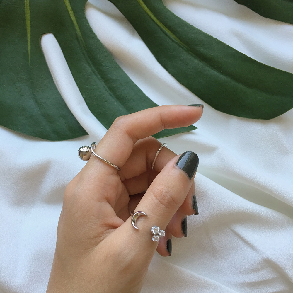 A018月亮锆石戒指