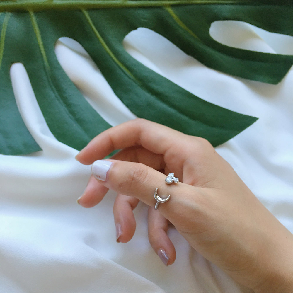 A018月亮锆石戒指