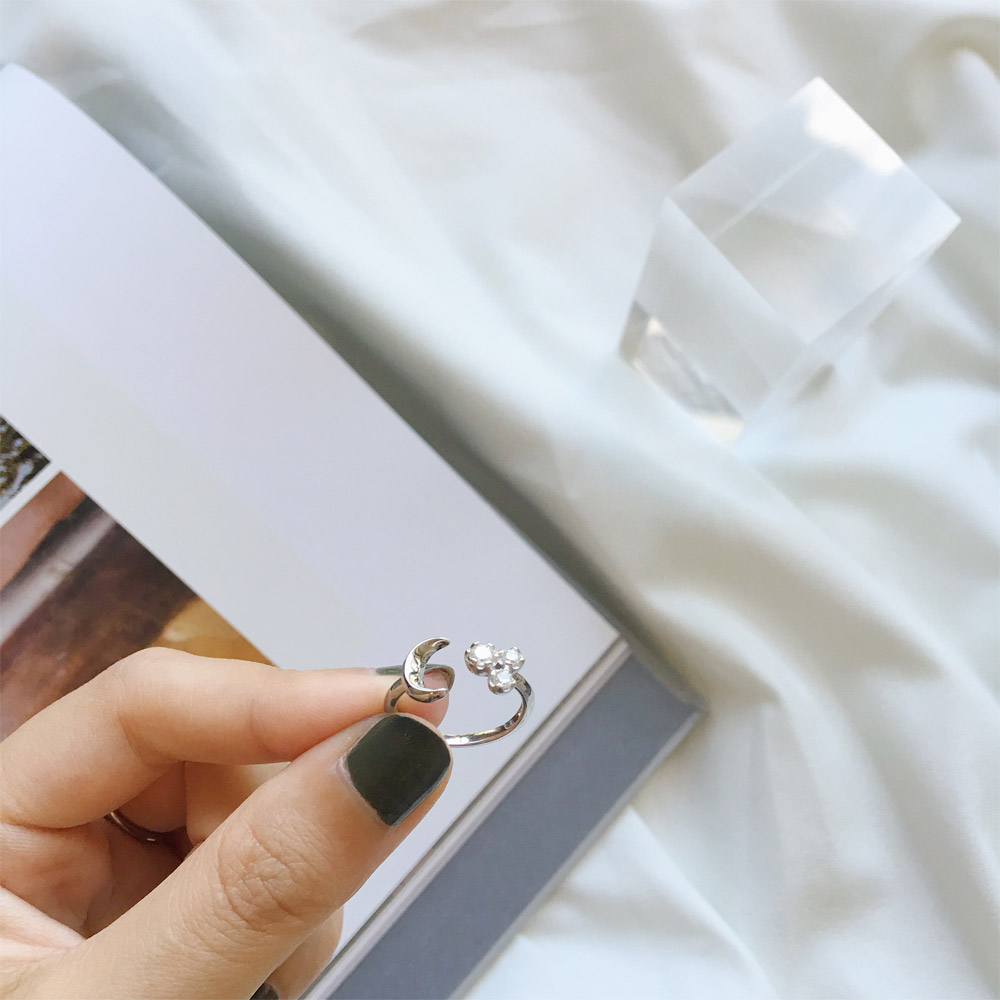 A018月亮锆石戒指