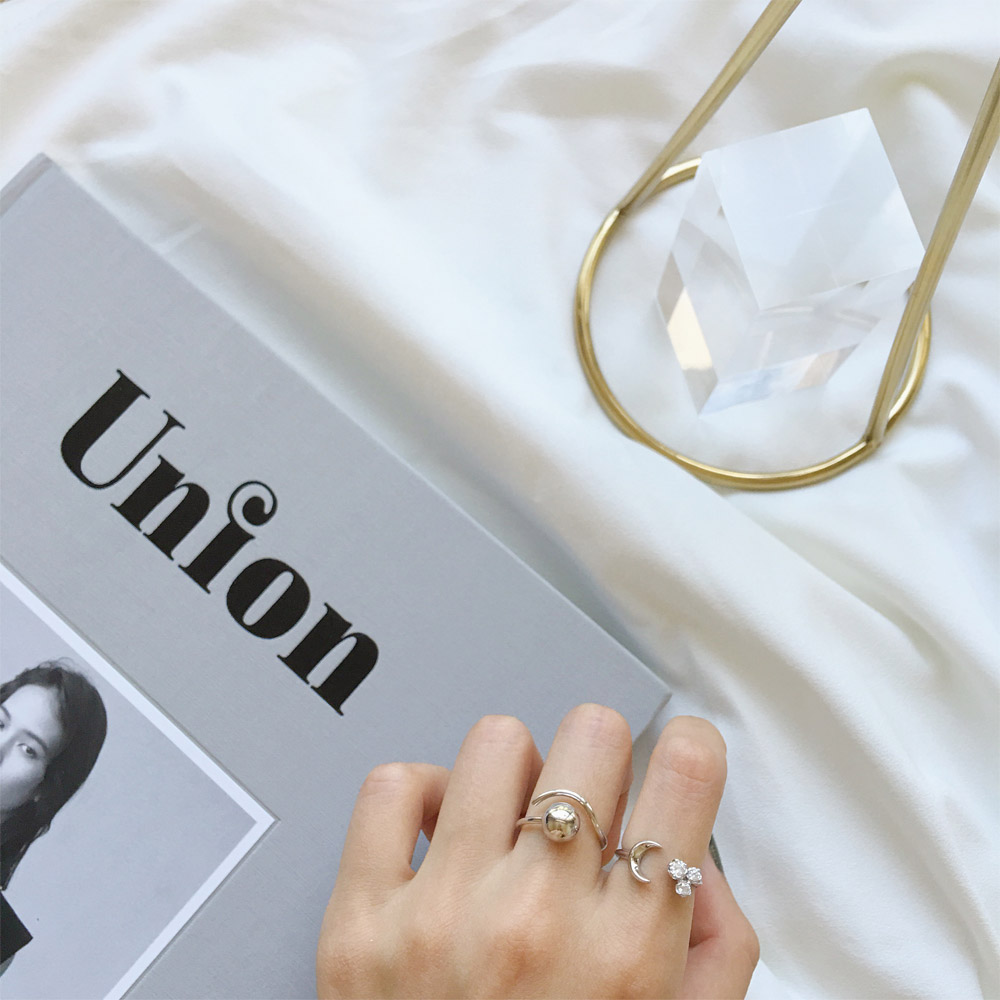 A018月亮锆石戒指