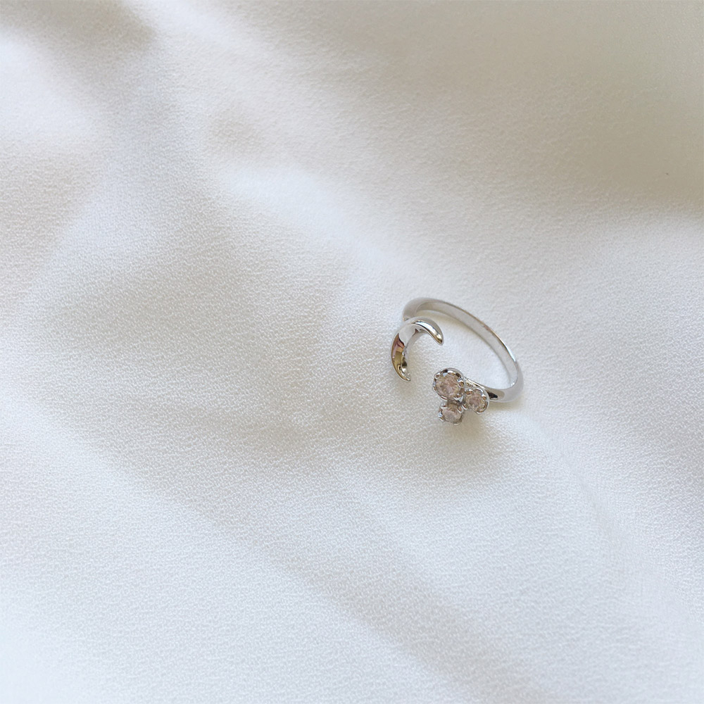 A018月亮锆石戒指