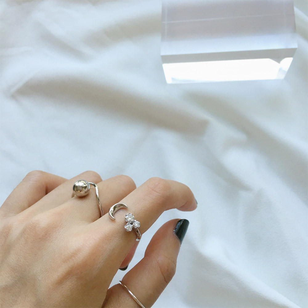 A018月亮锆石戒指