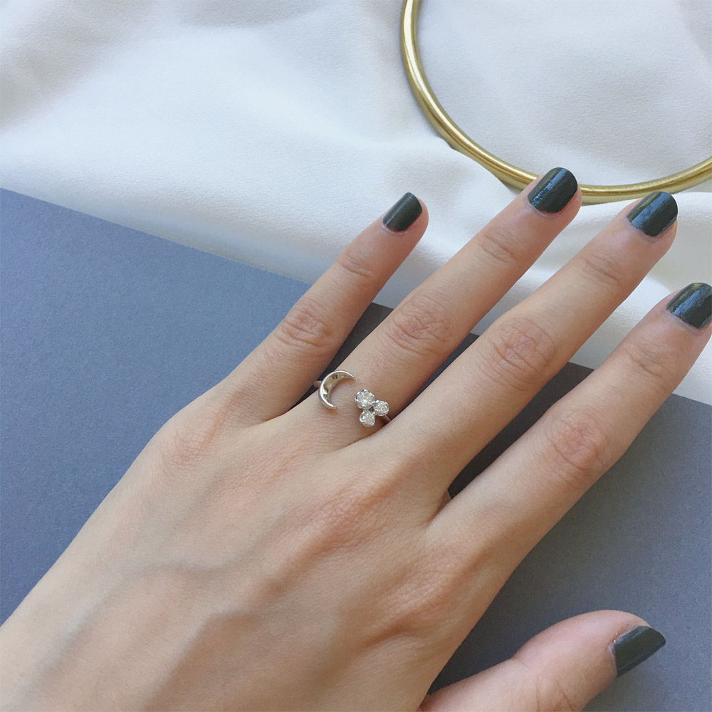 A018月亮锆石戒指