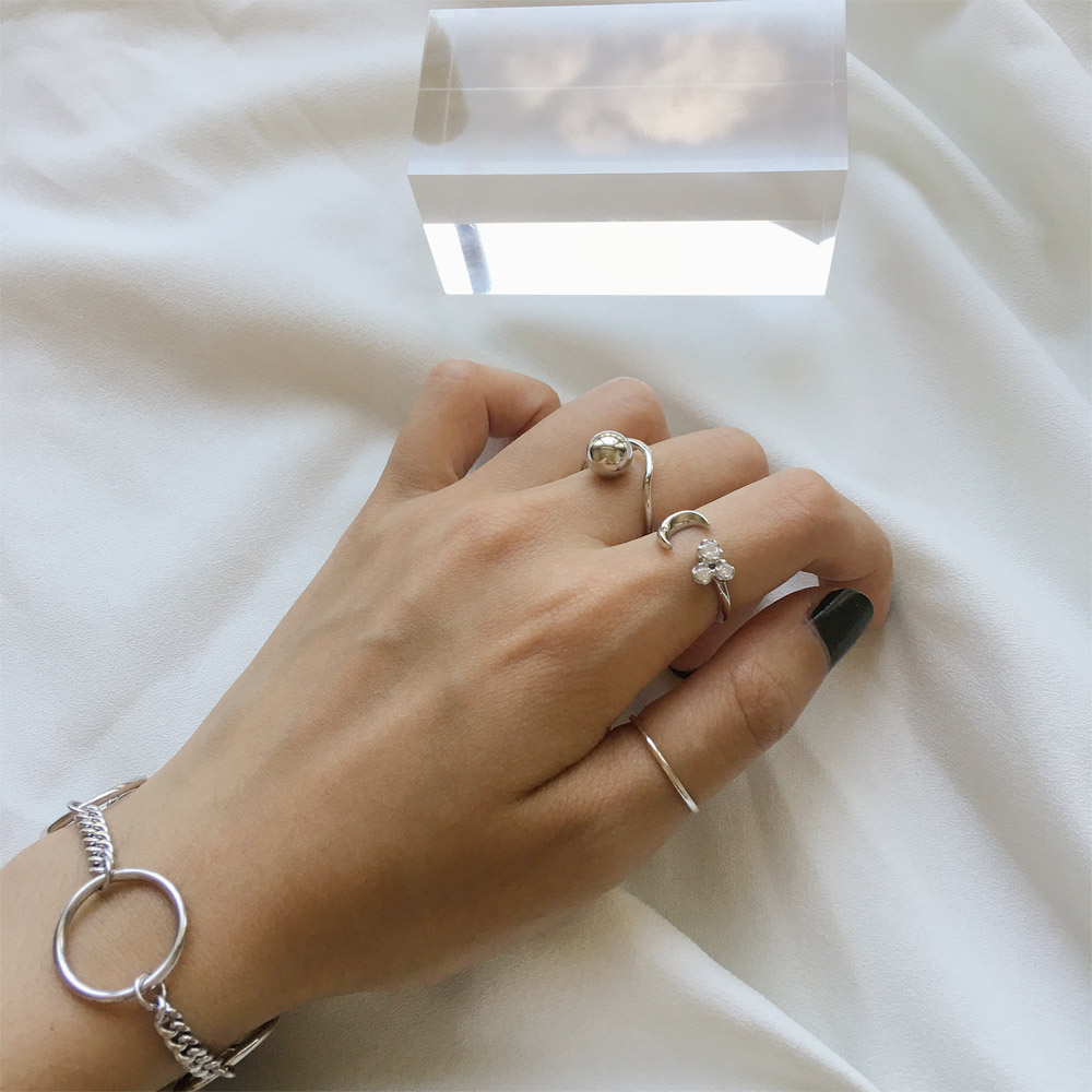 A018月亮锆石戒指