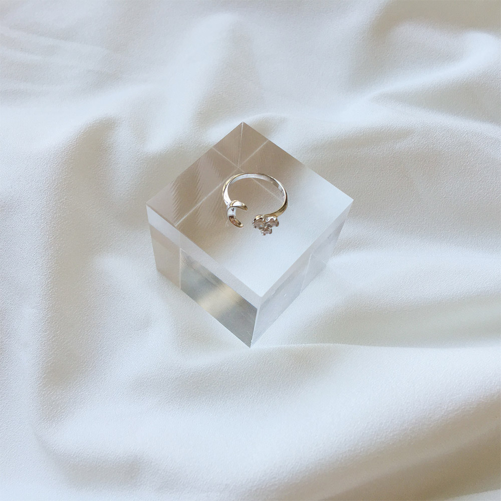 A018月亮锆石戒指