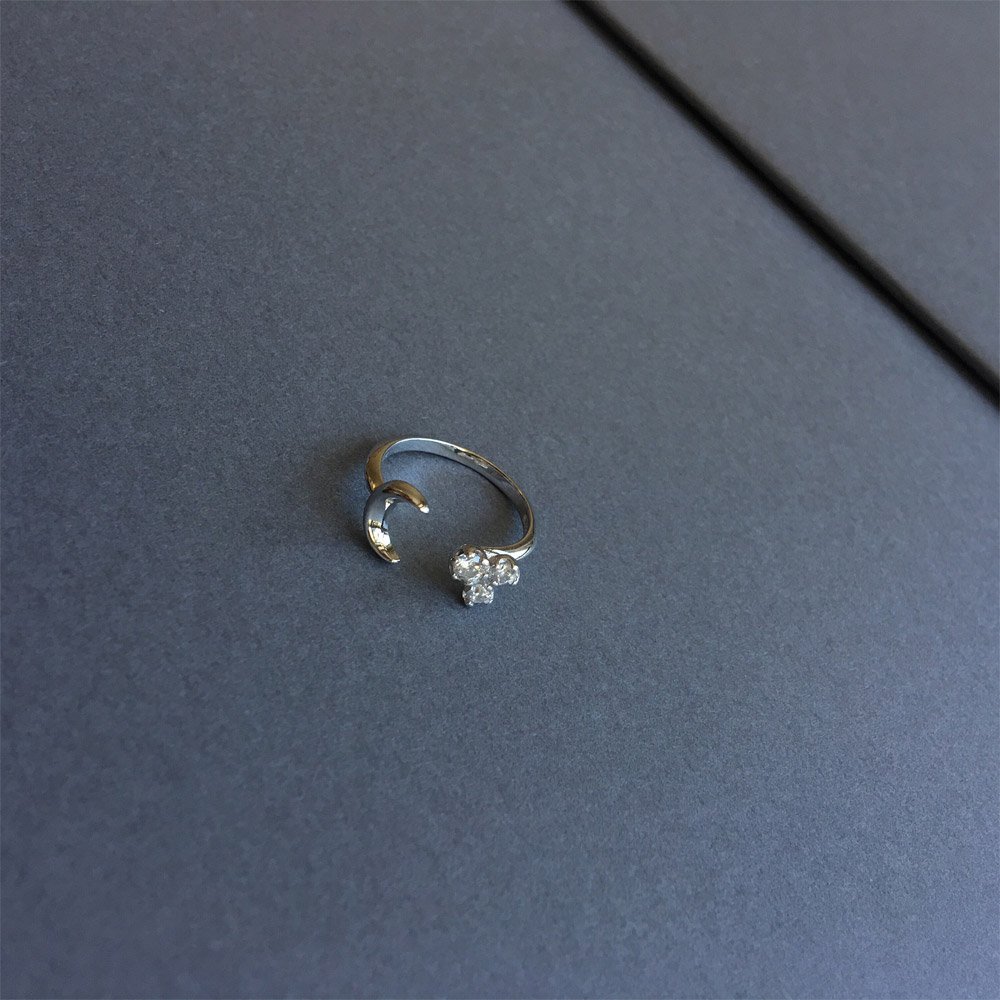 A018月亮锆石戒指