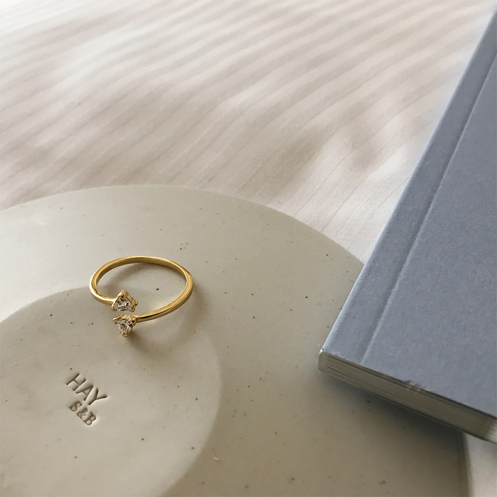 A043倒三角银镀金戒指