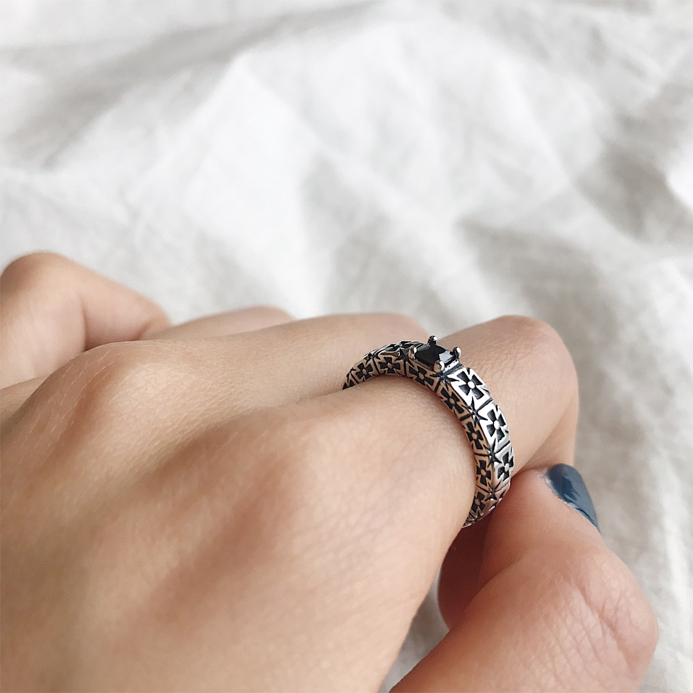 A050锆石花纹情侣戒