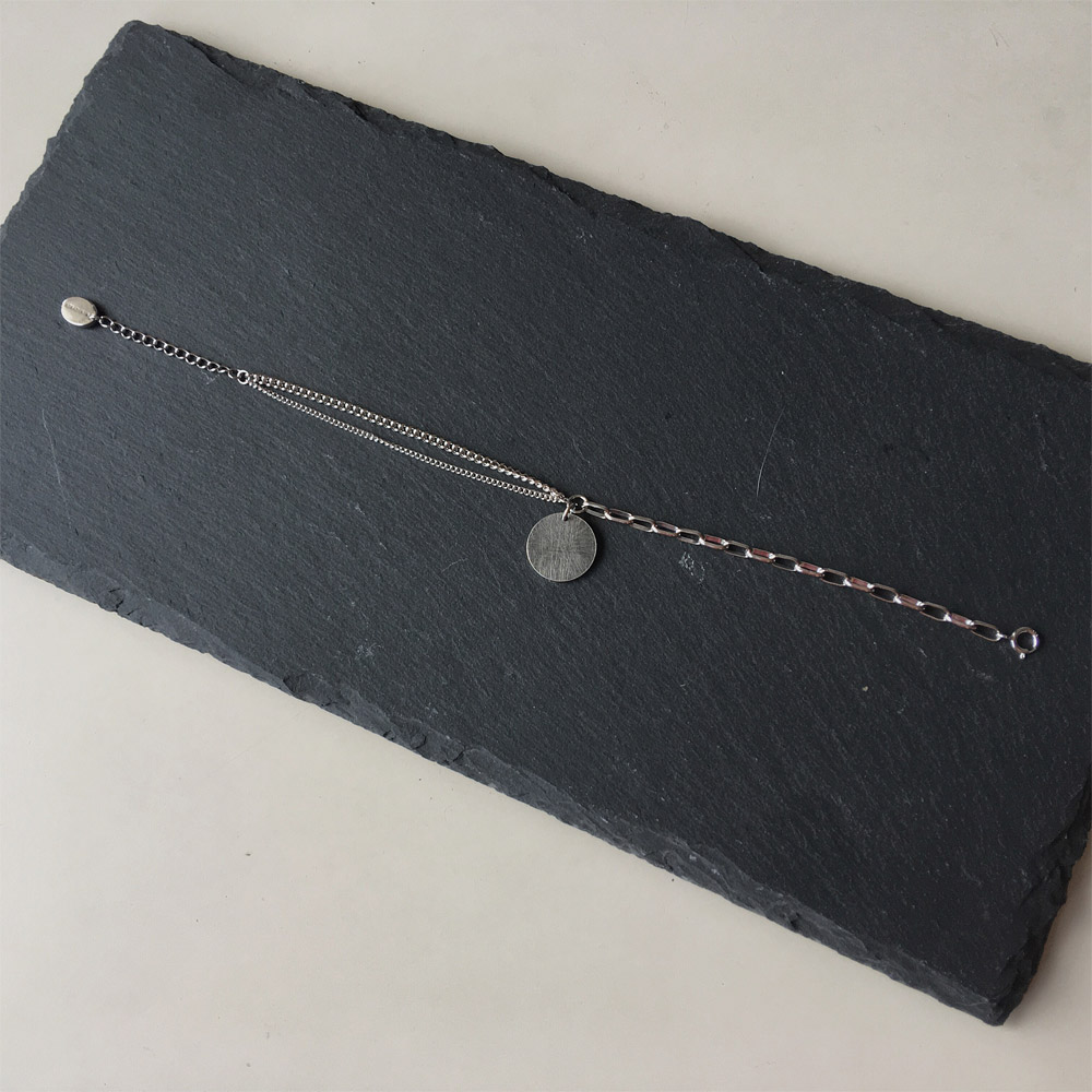 B001做旧圆牌手链