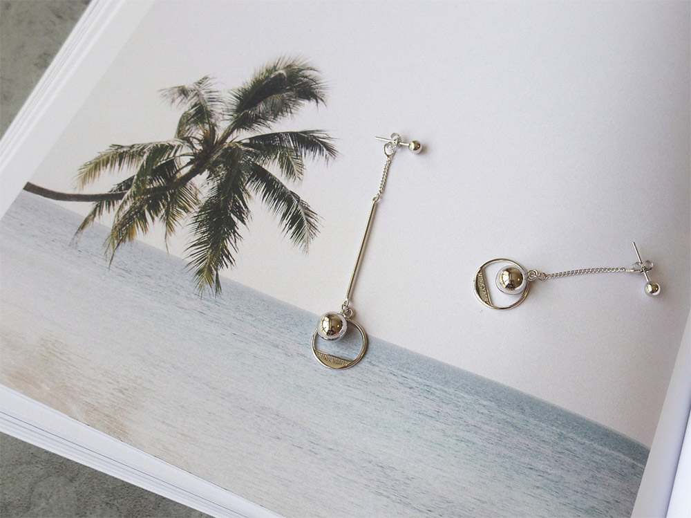 E003不对称圆球耳钉