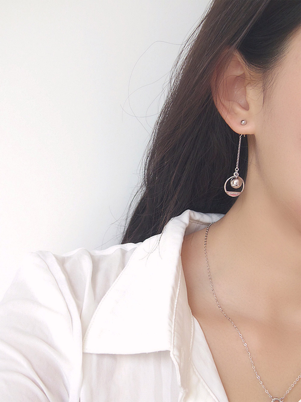 E003不对称圆球耳钉