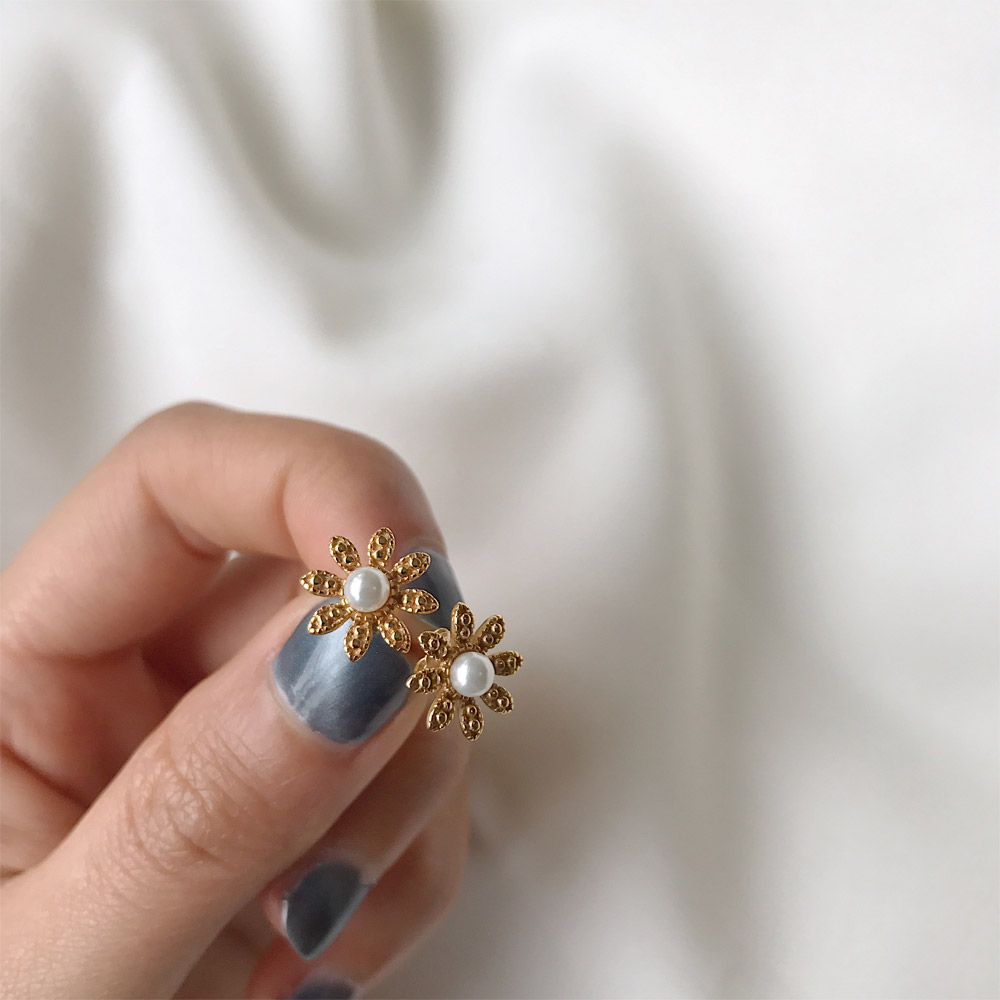 E029金色太阳花耳钉