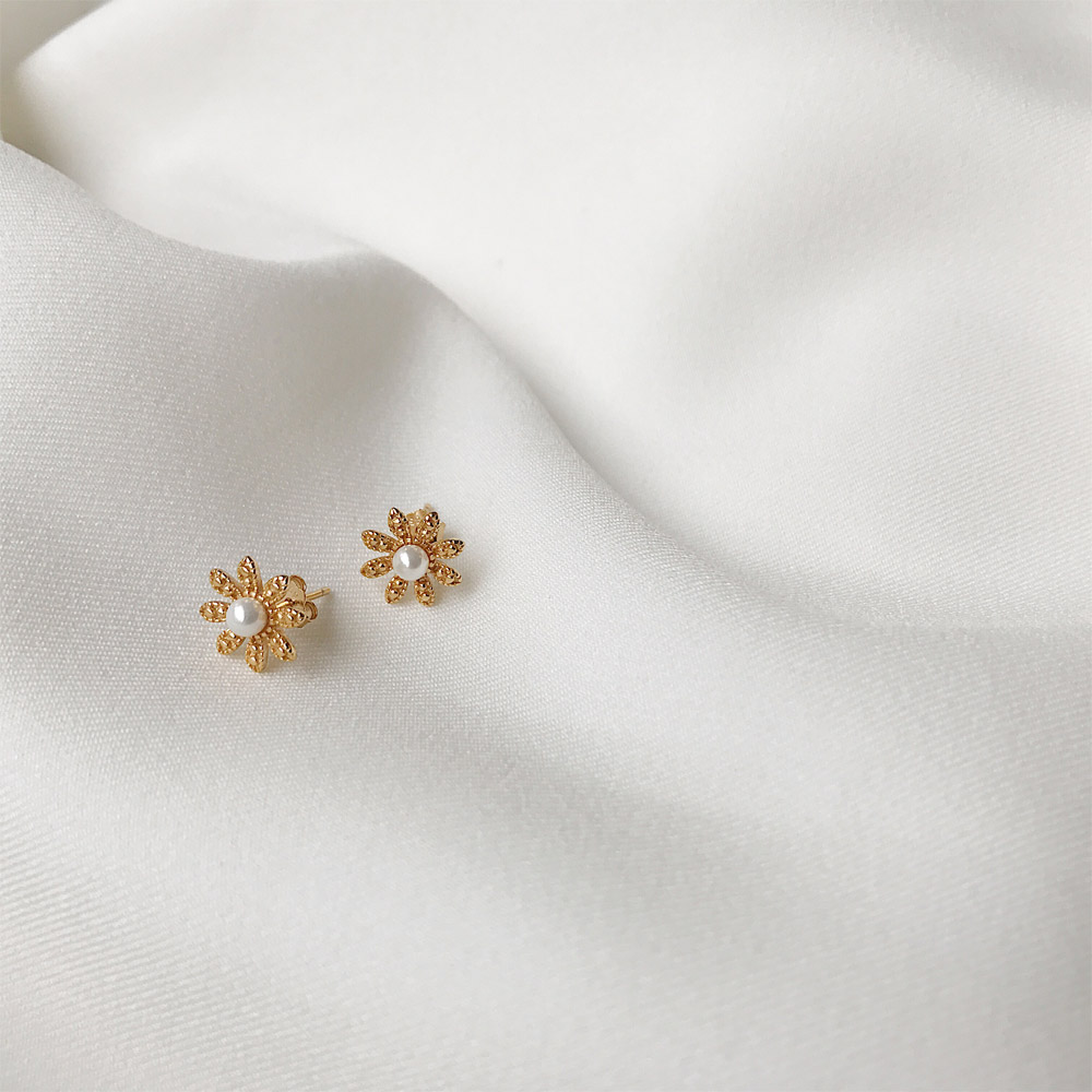 E029金色太阳花耳钉