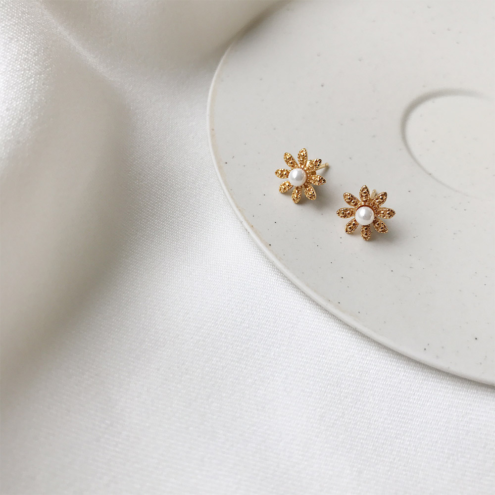 E029金色太阳花耳钉