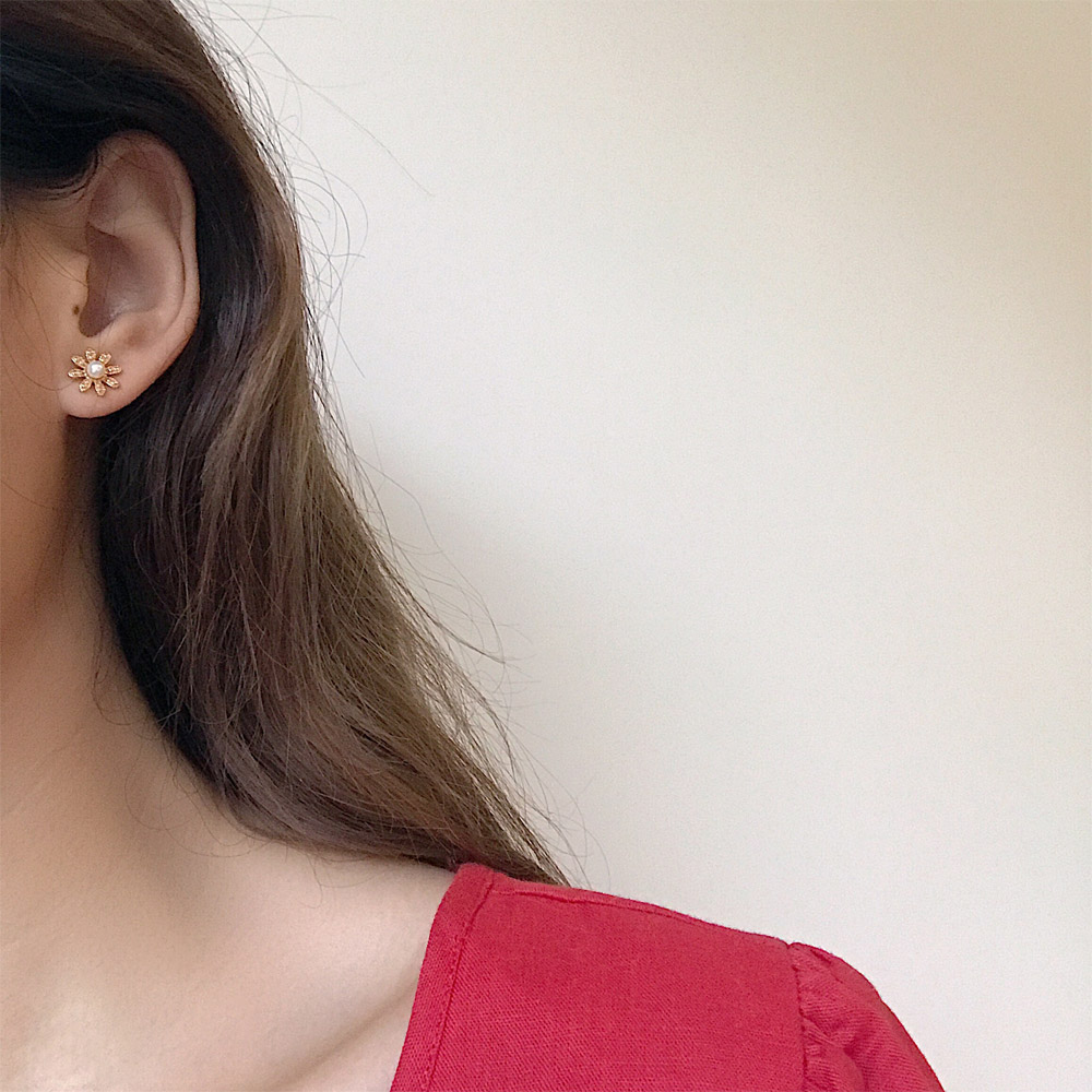 E029金色太阳花耳钉