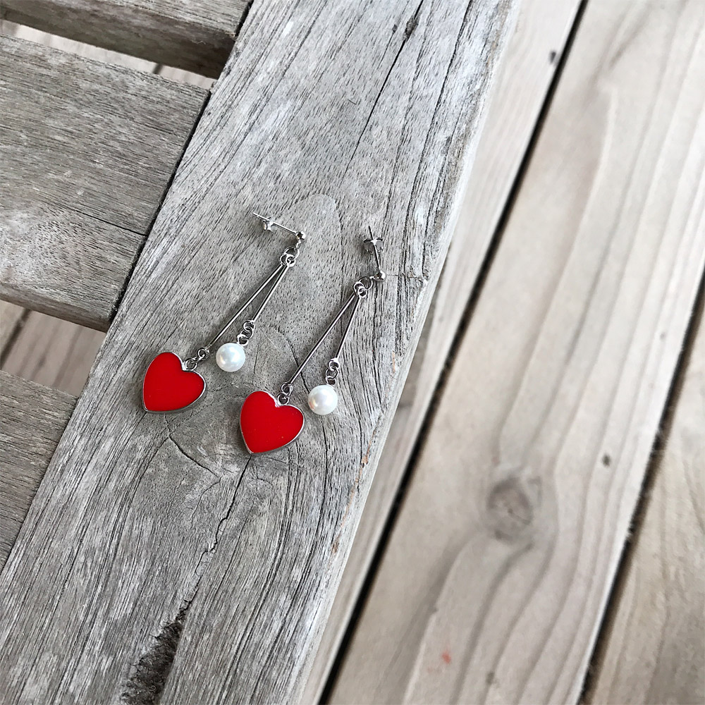 E023红色爱心耳钉
