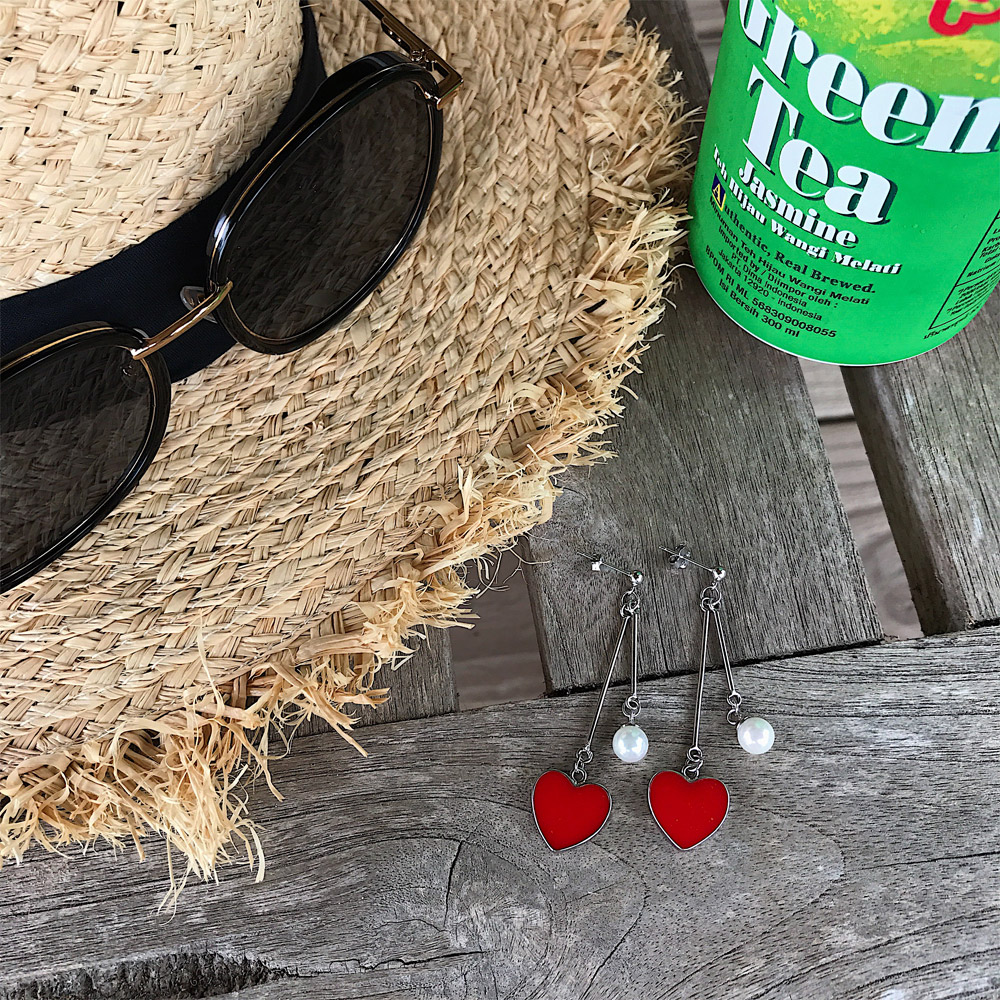 E023红色爱心耳钉