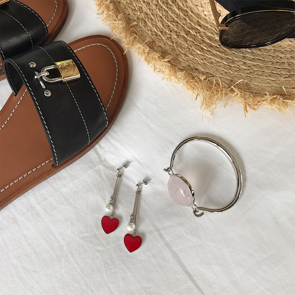 E023红色爱心耳钉