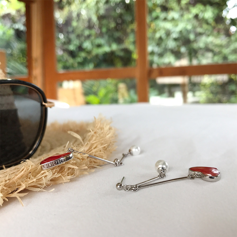 E023红色爱心耳钉