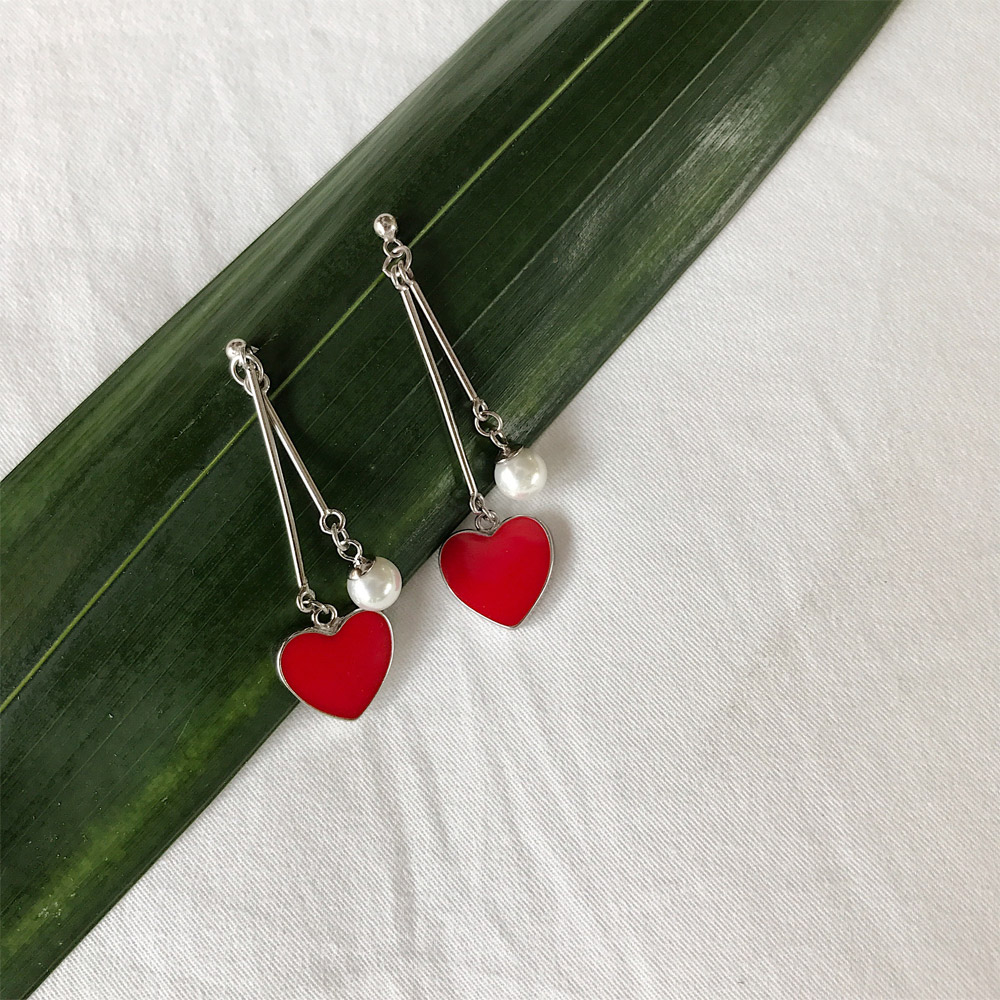E023红色爱心耳钉