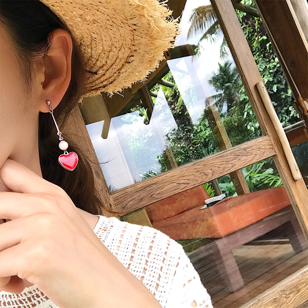 E023红色爱心耳钉