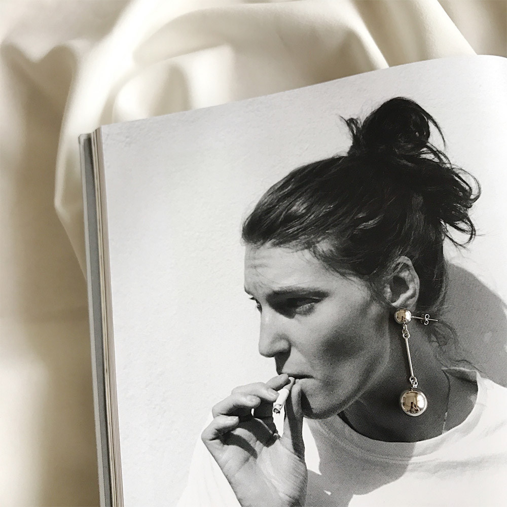 E027大小银珠耳钉