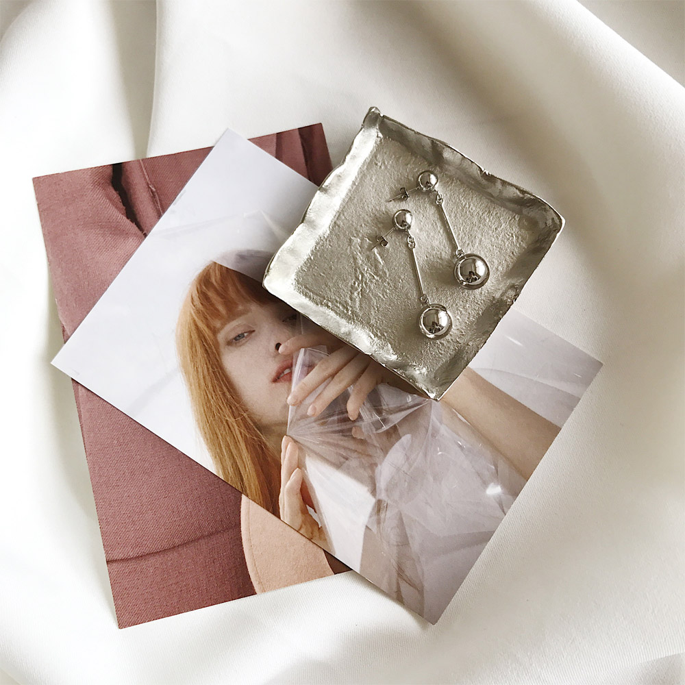 E027大小银珠耳钉