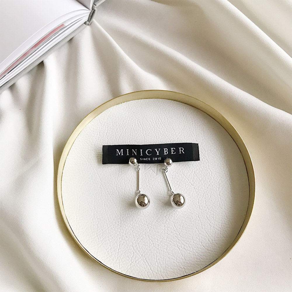 E027大小银珠耳钉